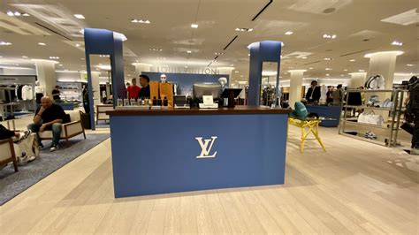 louis vuitton holt renfrew ogilvy photos